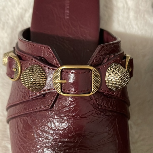 NWT Balenciaga Leather Slipper Mules with buckle and textured finish in burgundy - Picture 13 of 14